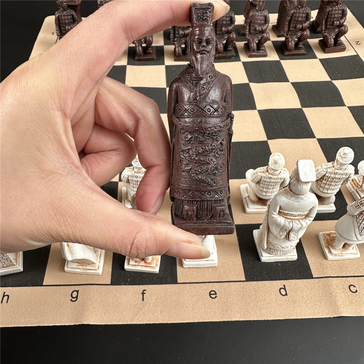 Board Game Queen - قطع شطرنج عتيقة من الجلد لألعاب