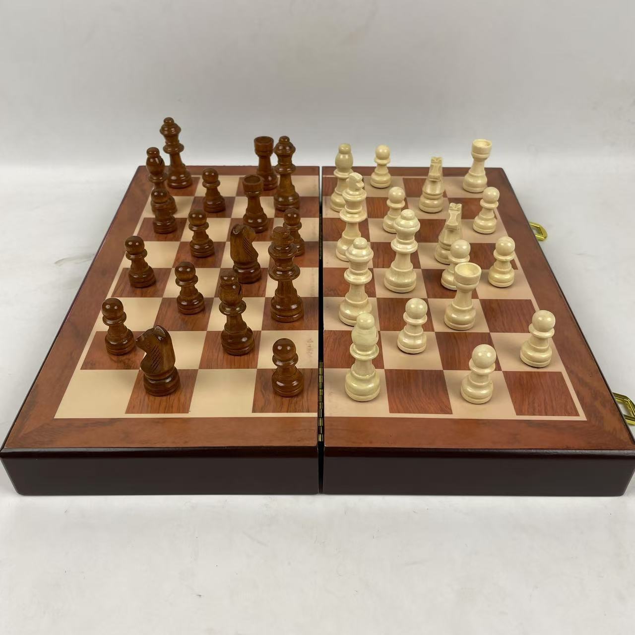 مجموعة شطرنج خشبية مغناطيسية ق - مراجعة Board Game Queen وسعره