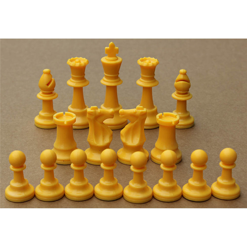 الملونة البلاستيك الشطرنج قطع  - مراجعة Board Game Queen وسعره