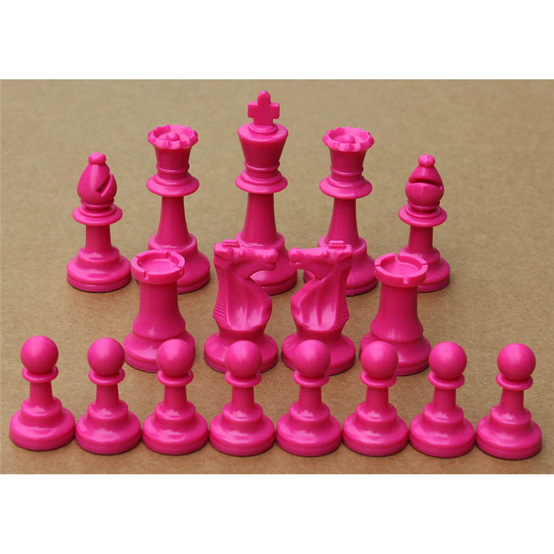 الملونة البلاستيك الشطرنج قطع  - مراجعة Board Game Queen وسعره