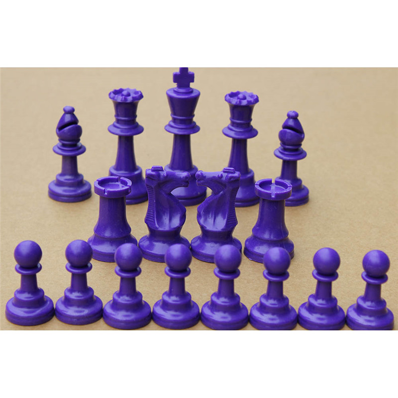 الملونة البلاستيك الشطرنج قطع  - مراجعة Board Game Queen وسعره